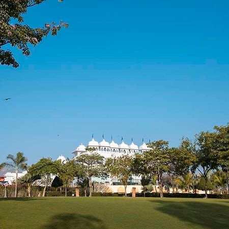 Radisson Blu Udaipur Palace Resort & Spa Esterno foto