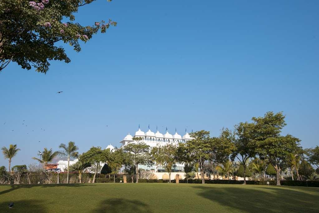 Radisson Blu Udaipur Palace Resort & Spa Esterno foto