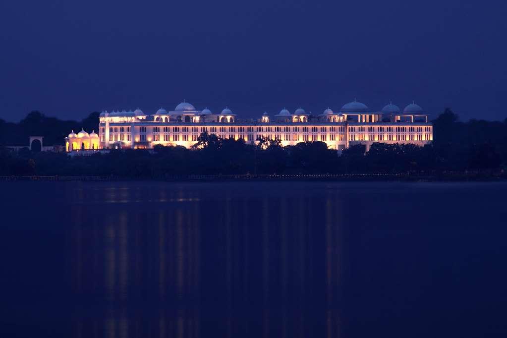 Radisson Blu Udaipur Palace Resort & Spa Esterno foto