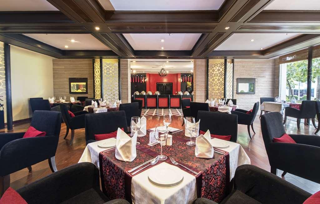 Radisson Blu Udaipur Palace Resort & Spa Ristorante foto