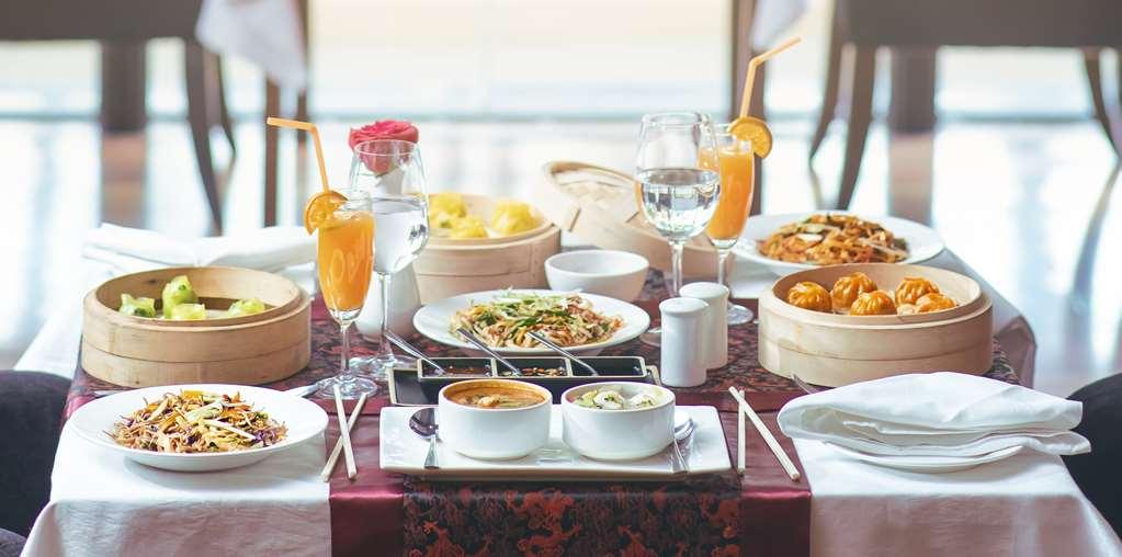 Radisson Blu Udaipur Palace Resort & Spa Ristorante foto