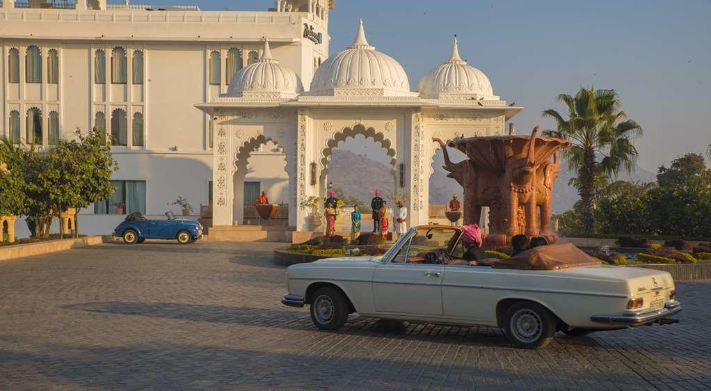Radisson Blu Udaipur Palace Resort & Spa Esterno foto