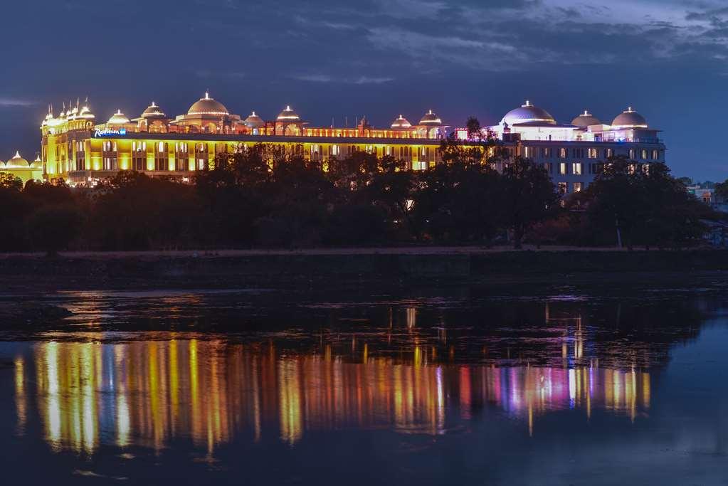 Radisson Blu Udaipur Palace Resort & Spa Esterno foto