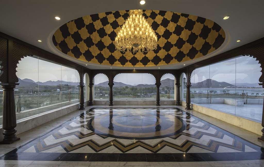 Radisson Blu Udaipur Palace Resort & Spa Servizi foto